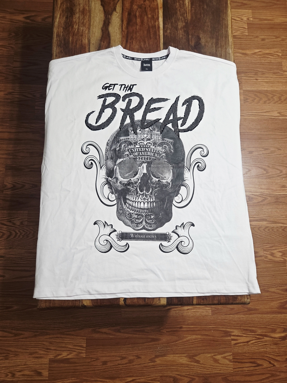 Switch Streetwear Men's 'Get That Bread' Skull Graphic White Tee. Size 3X-Large.